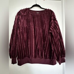 Simply Vera - Vera Wang M Plush Fuzzy Soft Vertical Striped Wine Sweatshirt.
